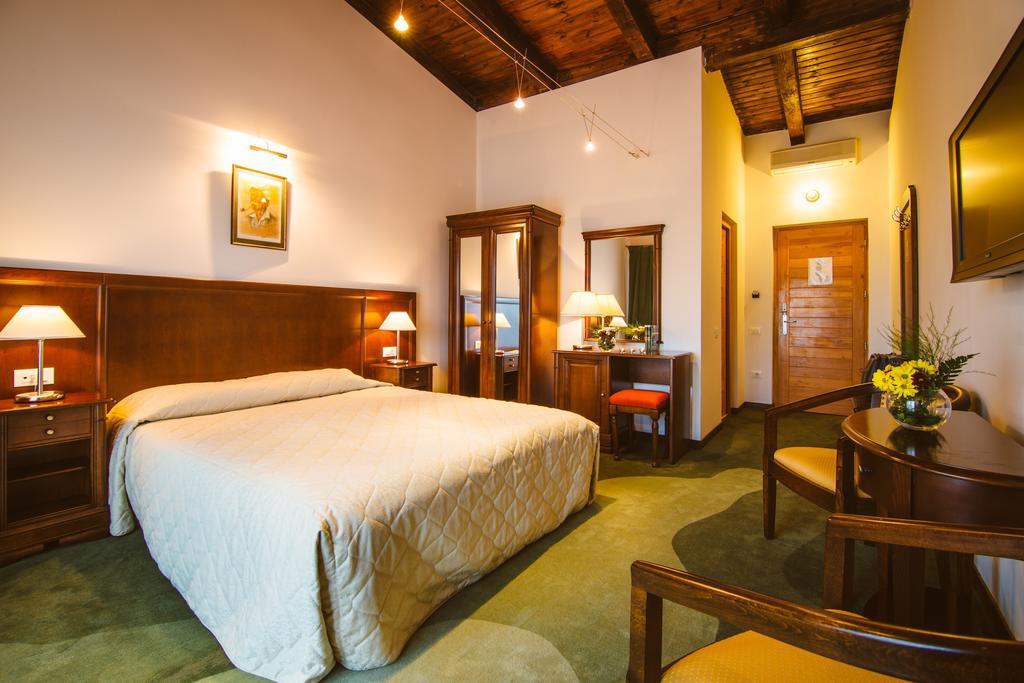 Golf Hotel Pianu Pianu de Jos Номер фото